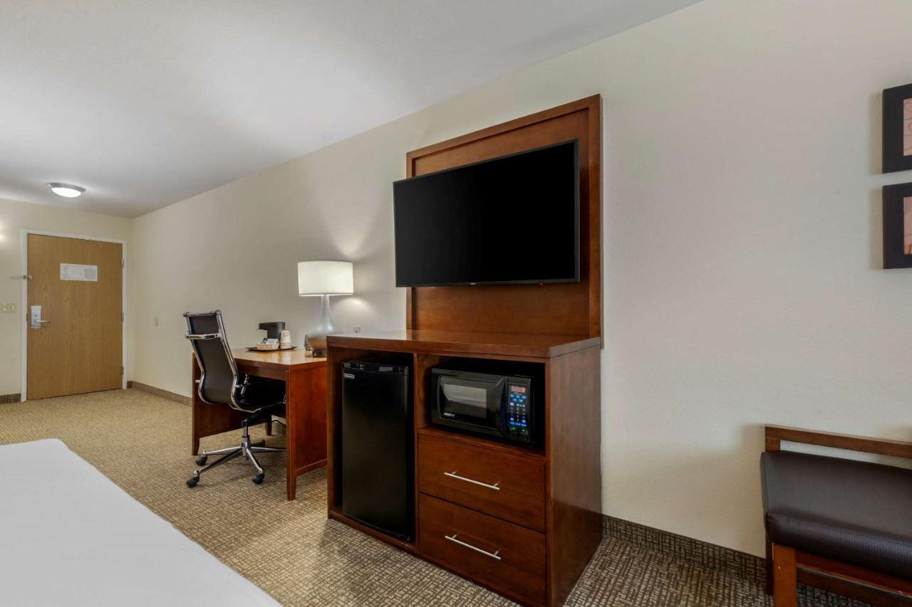 Comfort Suites Johnson Creek Conference Center Eksteriør billede
