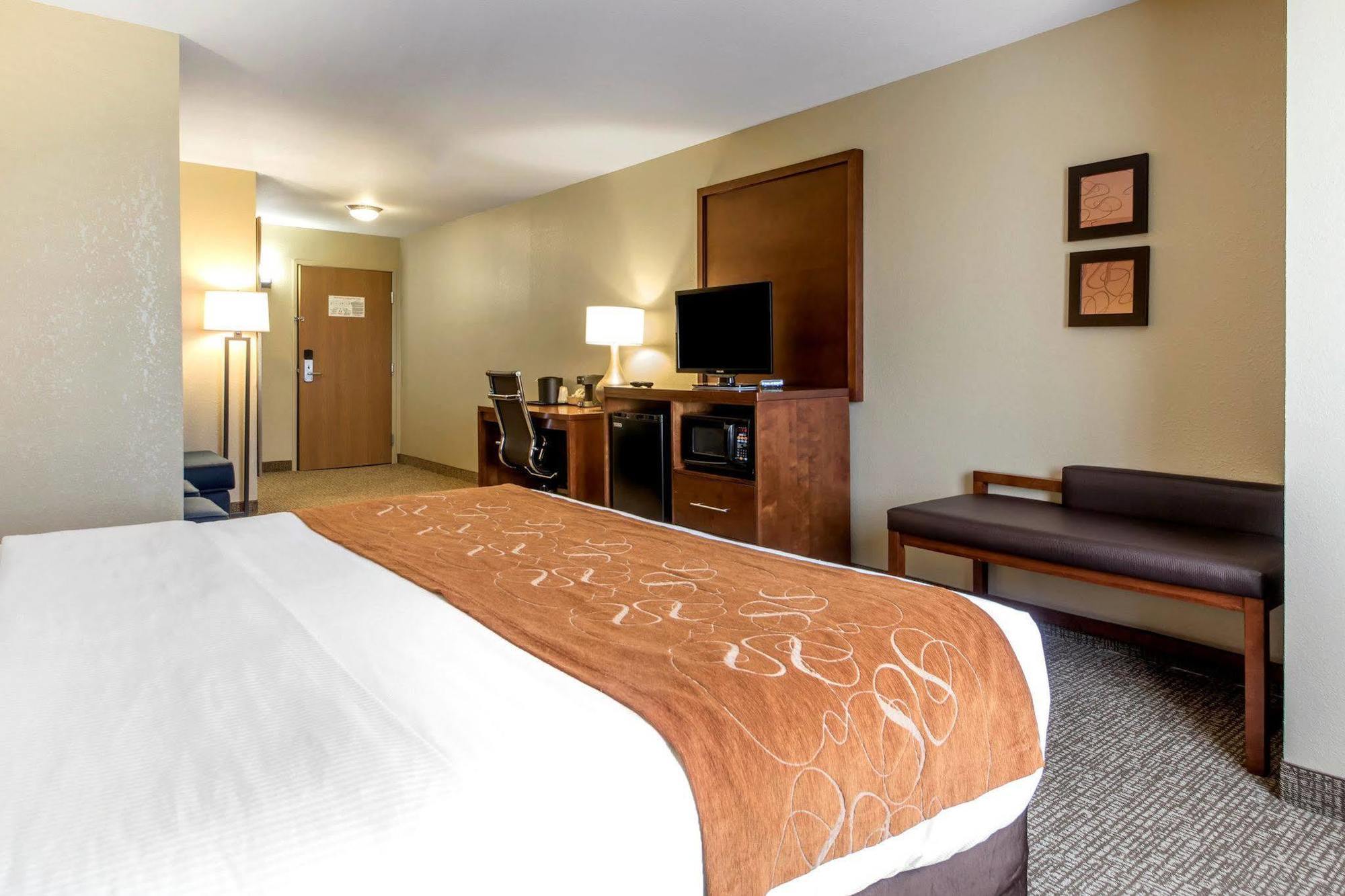 Comfort Suites Johnson Creek Conference Center Eksteriør billede